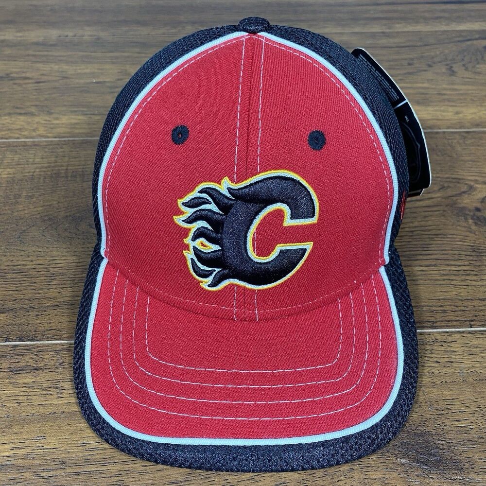 Calgary Flames Hat Cap NHL Zephyr Official Size Small Hockey Black Red NWT